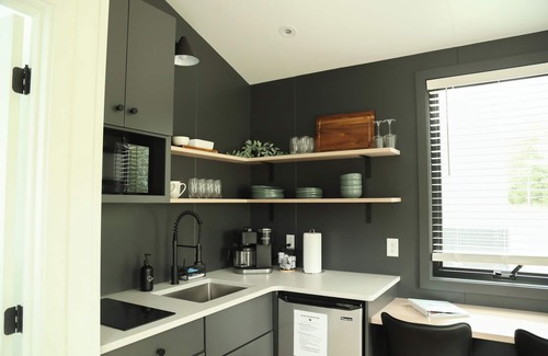 Milroy Cabina | Modern Tiny Home 27 w/Hot Tub!