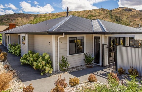 Clyde Casa | MODERN TOWN HOUSE , EXCELLENT LOCATION