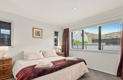 Clyde Casa | MODERN TOWN HOUSE , EXCELLENT LOCATION