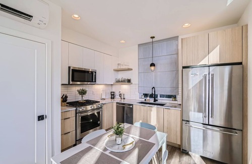 East Queen Anne Casa | Modern Townhome, Private Balcony, Waterfront Views