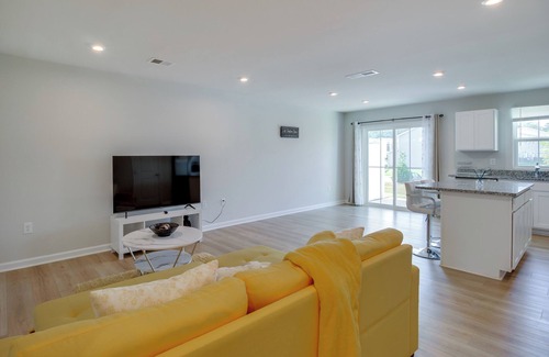 Cartersville Casa | Modern Townhome w/ Patio 7 Mi to Dtwn Cartersville