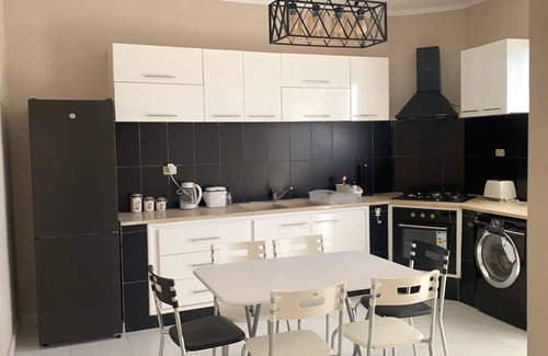 Shaline Apartamento | Modern Two Bedroom Apartment, 5 minutes from the Golden beach and Hotels