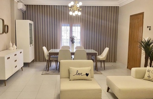 Shaline Apartamento | Modern Two Bedroom Apartment, 5 minutes from the Golden beach and Hotels