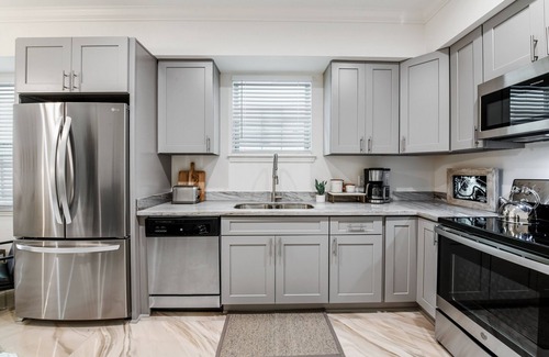 Tulane - Gravier Casa | Modern Upscale 5BR/5BA (4 en suite) Home near Superdome and French Quarter