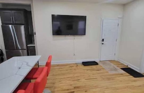 Newark Apartamento | Modern Urban Oasis 10 min to EWR airport. 25 min to NYC 15 min to NJPAC