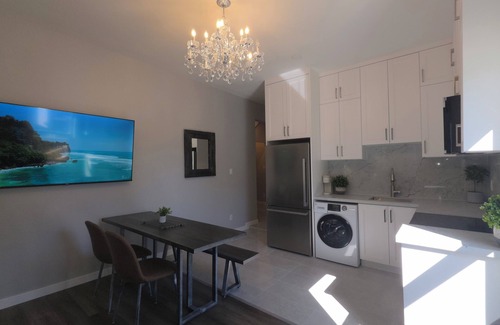 Orillia Apartamento | Modern Victorian Charmer