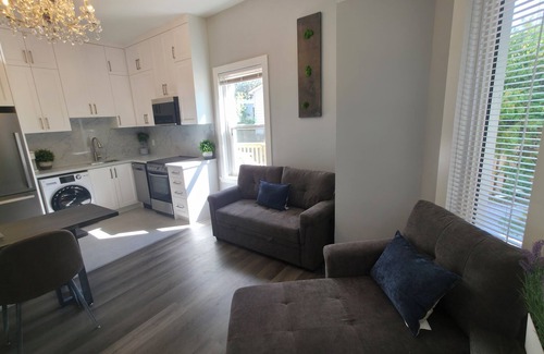 Orillia Apartamento | Modern Victorian Charmer