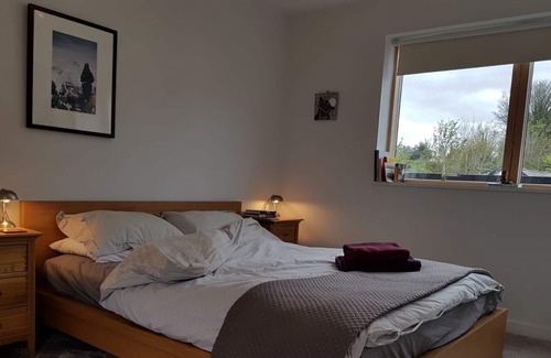 Dinas Powys Casa | Modern, Warm and Cosy Welsh Retreat