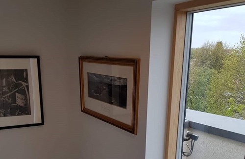 Dinas Powys Casa | Modern, Warm and Cosy Welsh Retreat