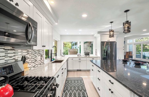 Wellfleet Casa | Modern Wellfleet Retreat 2 mi to Beach!