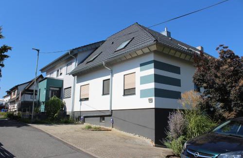 Assamstadt Apartamento | moderne Ferienwohnung mit Balkon