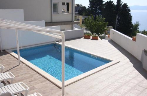 Mimice Apartamento | Moderne Ferienwohnung in Mimice mit gemeinsamem Pool, Grill und Terrasse und Meerblick
