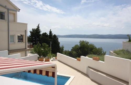 Mimice Apartamento | Moderne Ferienwohnung in Mimice mit gemeinsamem Pool, Grill und Terrasse und Meerblick