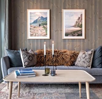 Henningsvaer Apartamento | Moderne leilighet ved sjøen med opptil åtte sengeplasser