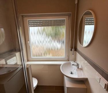 Thiede Apartamento | Modernes Apartment 1 mit eigener Küche & Bad - Schuster Homes -