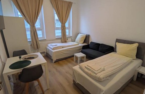 Neumuenster Apartamento | Modernes Apartment mit 2 Schlafzimmern und Privatparkplatz nahe Innenstadt