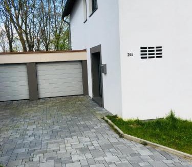 Hustadt Apartamento | Modernes Ferienhaus mit 2 Balkonen, Terrasse und Garten !