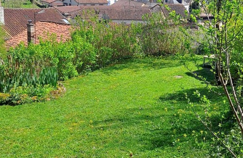 Brantome-en-Perigord Casa | Modernised town house in the centre of Brantome, with a pretty garden