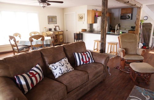 Salisbury Casa | Para toda la familia de vacaciones Lakehouse! Disfrute de nuestro litoral, y la atracción local!