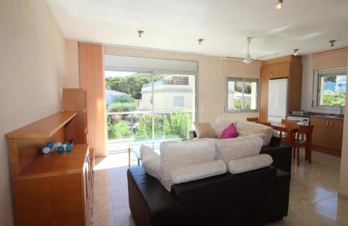 Llanca Apartamento | Moderno apartamento con piscina, jardín, cerca de la playa, ciudad y rutas de senderismo - ES-228-74