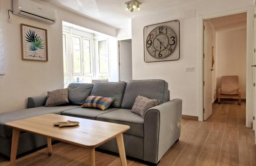 Giralda Sur Apartamento | Moderno apartamento Sevilla zona Nervión. WiFi/AC