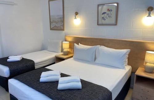 Moffat Beach Hotel | Moffat Beach Motel Caloundra