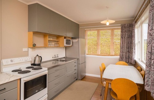 Pakawau Cabaña | Mohuaiti - Golden Bay Holiday Home