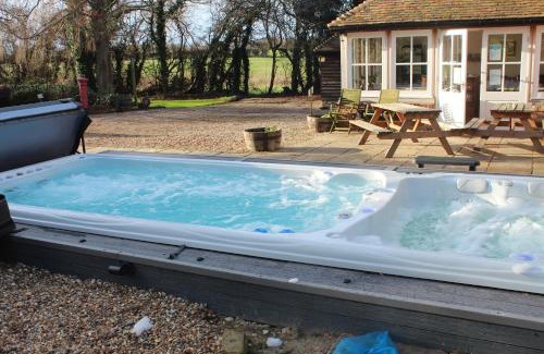 Ash Casa | Molland Manor House Self catering (10 bedrooms 9 bathrooms)