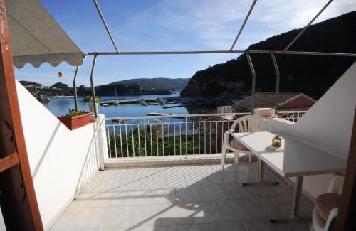 Lakones Apartamento | Molos Beach Apartments