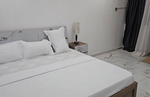 Alimosho Hotel | Moment balkseal hotel & suite