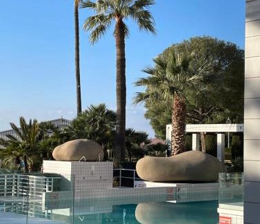 Fontvieille Apartamento | Monaco, elegant & quiet renovated apartment, in Fontvieille district, with terrace & pool, 15min walk to Port Hercule