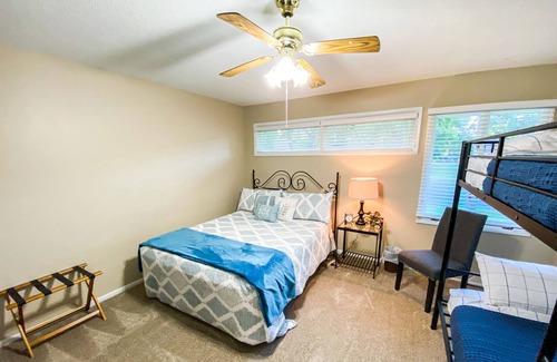 Monett Casa | Monett Masterpiece: A Grand Stay in a Small Town