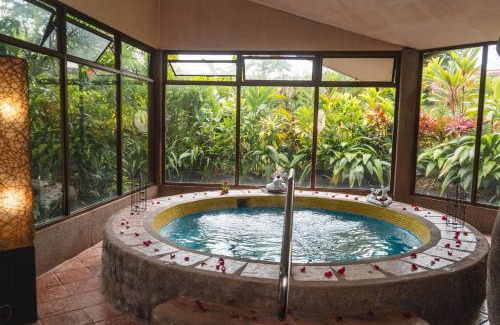 Aguas termales de Arenal Hotel | Montaña de fuego Mountain Resort & Spa