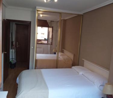 Las Campas y San Claudio Apartamento | MONTE NARANCO-LOS VEGA PARKING e INTERNET GRATIS