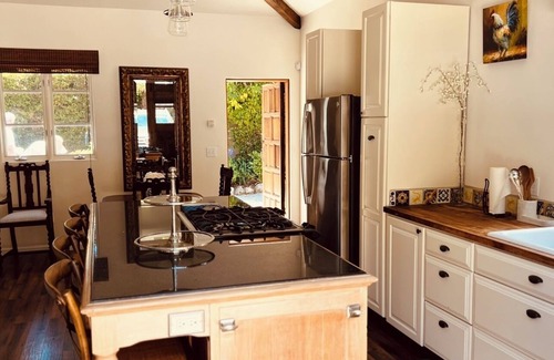 Upper Village Cabaña | Montecito Casita Pequena!