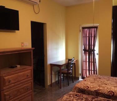 Piarco Hotel | Montecristo Inn