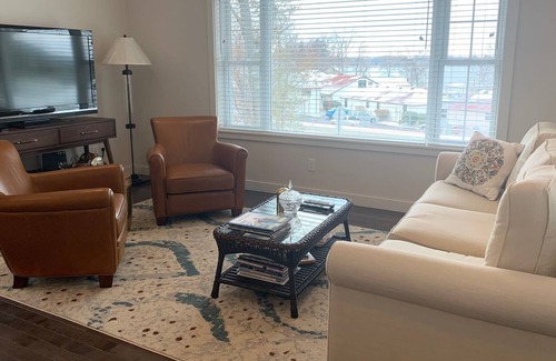 Alexandria Casa | CASA DE LUJO DE 4 TEMPORADAS, TODO NUEVO! ACCESO AL LAGO LE Homme Dieu, Muelle y Barco