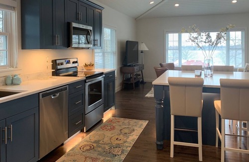 Alexandria Casa | CASA DE LUJO DE 4 TEMPORADAS, TODO NUEVO! ACCESO AL LAGO LE Homme Dieu, Muelle y Barco