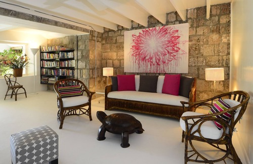 Pond Hill Hotel | Montpelier Plantation & Beach
