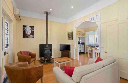 Forest Springs Casa | Montrose Farm Stay - Charming 2 bedroom cottage