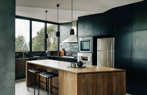 Richmond Casa | Moody Luxury Home in the Wine Region