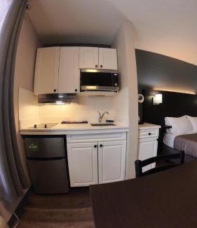 Sudbury Hotel | Moonlight Inn and Suites Sudbury