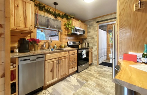 Sylva Cabina | Moonlight Ridge - a wonderful little log cabin on 4 wooded acres