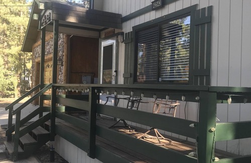 Big Bear Lake Cabina | ¡Ven a disfrutar de nuestro 4 Season Wonderland en las montañas Big Bear!