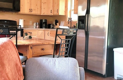 Nelsonville Cabina | Moose Tracks Cabin with Hot Tub on screened in porch!