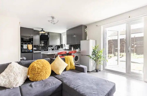 Leeds Casa | Mordenised 2 Bedroom House Close to City Centre