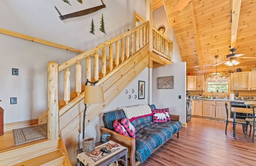 Morganton Cabina | Morganton Mountain Retreat w/ Hot Tub