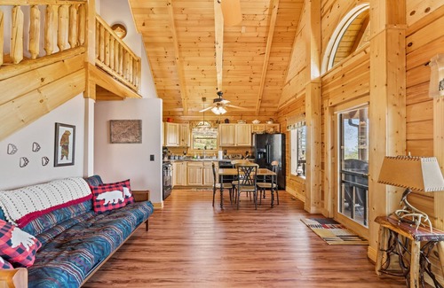 Morganton Cabina | Morganton Mountain Retreat w/ Hot Tub