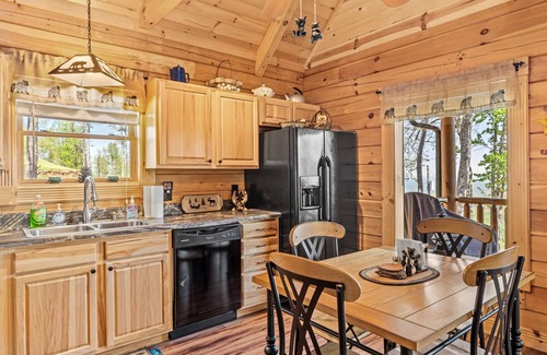 Morganton Cabina | Morganton Mountain Retreat w/ Hot Tub