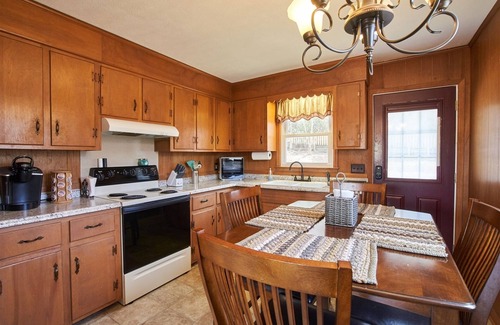 Blowing Rock Cabaña | Morris Street Cottage 2BR/1BA, New Central AC!